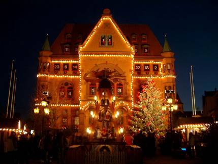 Image:Rathaus Hünfeld Adventskalender.JPG
